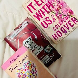 Colleen Hoover 'It Ends With Us' Book Bundle